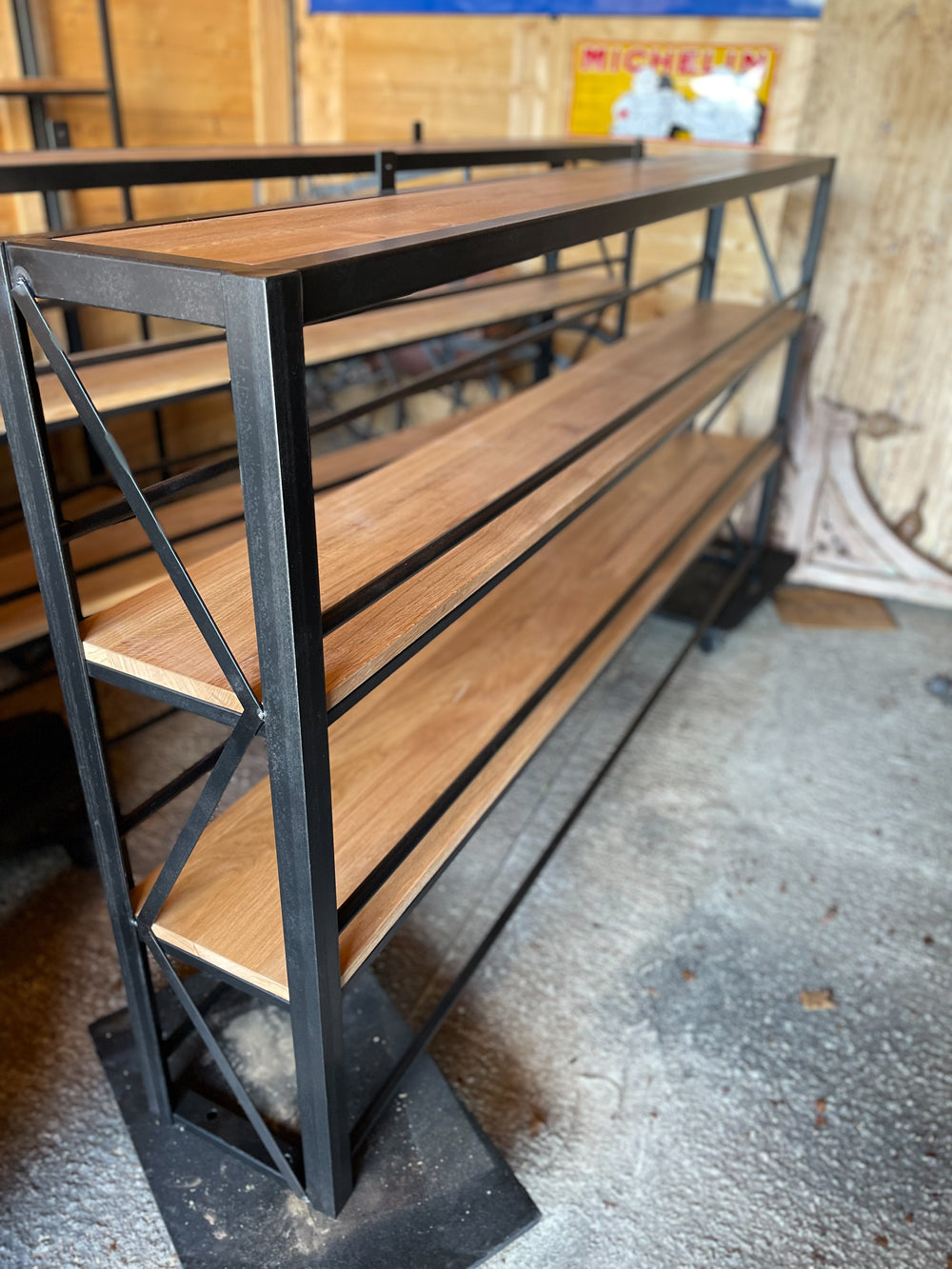 Etagère présentoir cave à vin Prix de base : 2900€ réf 4026