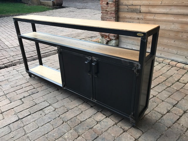 Buffet bas style industriel Prix de base : 1380€ réf 2133