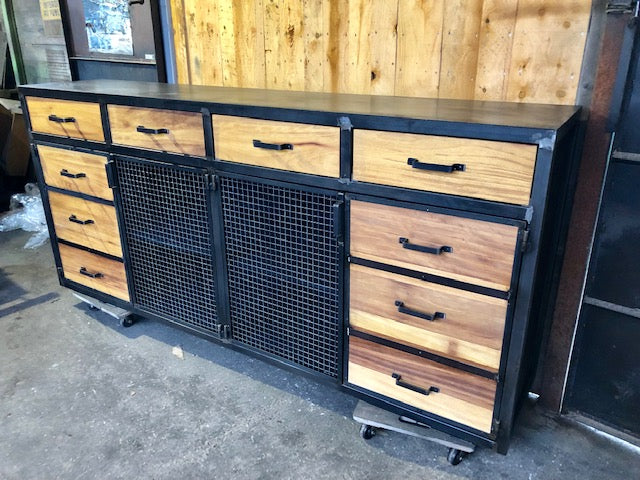 Buffet industriel métal et chêne PRIX de base: 1450€ réf 3337