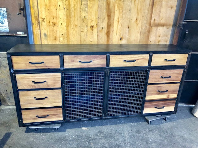 Buffet industriel métal et chêne PRIX de base: 1450€ réf 3337