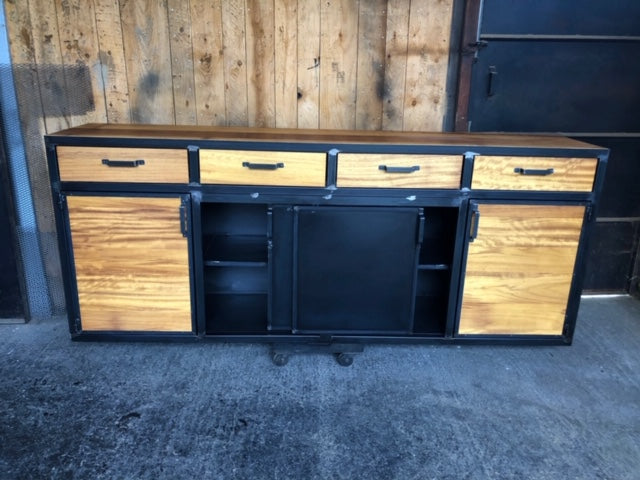 Buffet industriel 4 portes PRIX de base: 1600€ réf 3516
