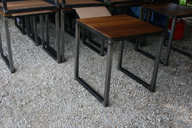 Table bistro style industriel PRIX de base: 390€ réf 2106