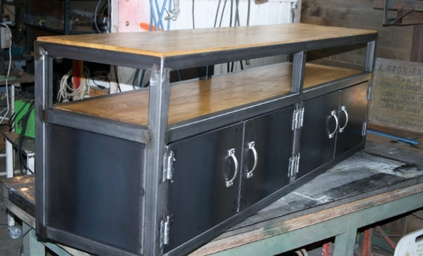 Meuble TV industriel métal / châtaignier PRIX de base: 1390€ réf 2136