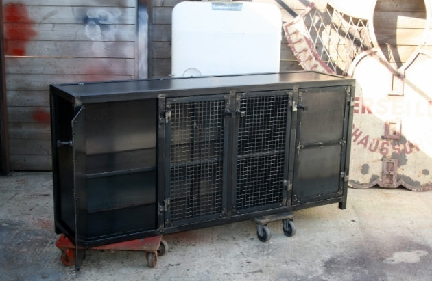 Buffet style industriel 4 portes PRIX de base :1300€ réf 2155