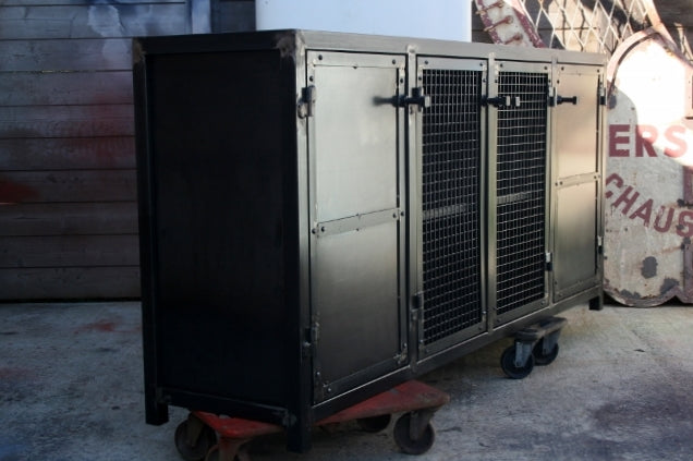 Buffet style industriel 4 portes PRIX de base :1300€ réf 2155