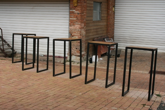 Table bistro mange debout PRIX de base: 350€ pièce réf 2194