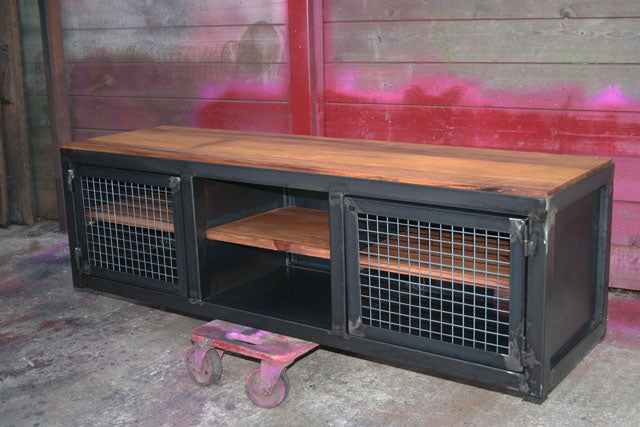 Meuble industriel TV métal et bois PRIX de base: 790€ réf 2248
