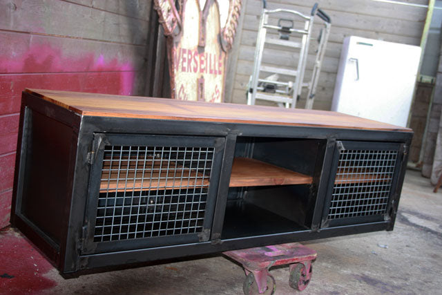 Meuble industriel TV métal et bois PRIX de base: 790€ réf 2248