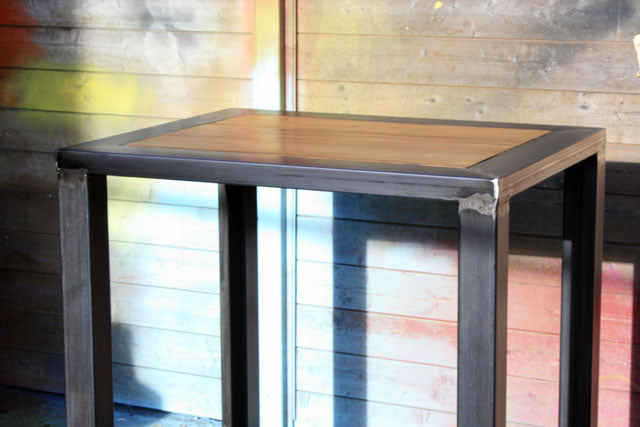 Table mange debout design industriel PRIX de base : 650€ réf 2294