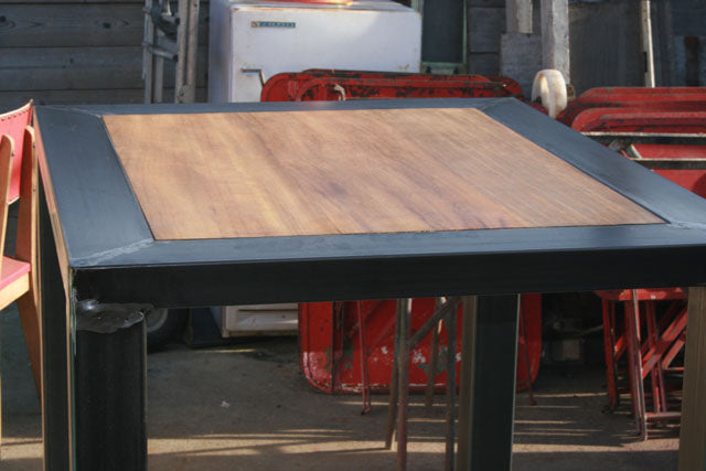 Table mange debout design industriel PRIX de base : 650€ réf 2294