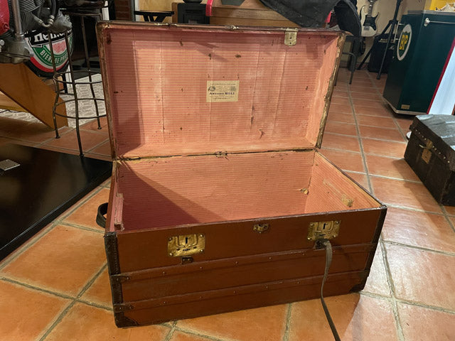 Malle de voyage entaillée marron