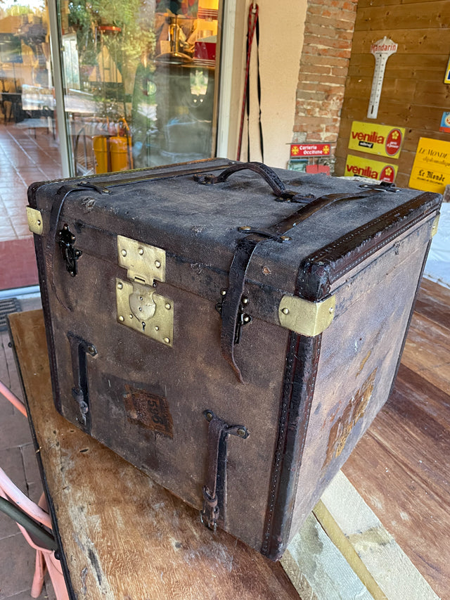 Malle de voyage entoilée 1900