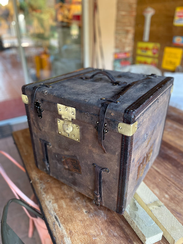 Malle de voyage entoilée 1900