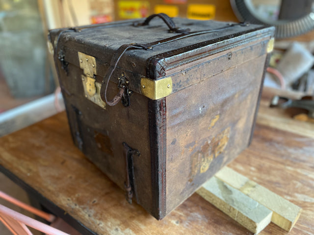 Malle de voyage entoilée 1900