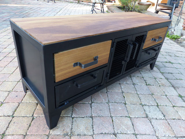 Meuble TV industriel 2 tiroirs et 2 clapets PRIX de base: 900€ réf 3584