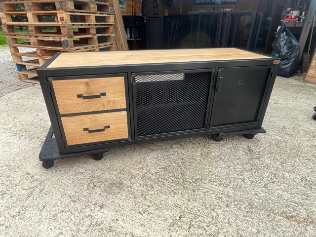 Meuble Tv industriel 3 portes PRIX de base: 990€ réf 4017