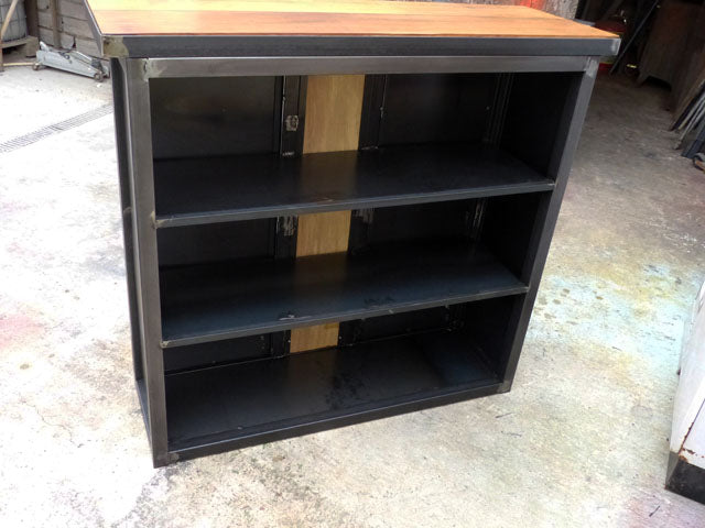 Bar Industriel Métal & Bois. Réf 2394. Prix de base : 890 € - BROCANTETENDANCE -