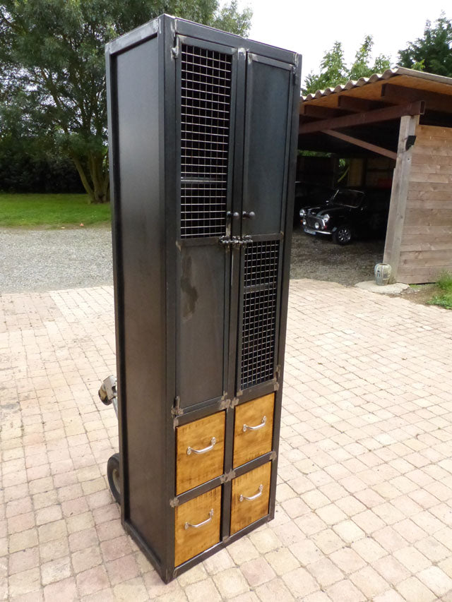 Armoire industrielle 2 portes, 4 tiroirs Réf 2582 Prix de base : 1390€