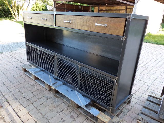 Buffet / Comptoir industriel. Réf: 2596. Prix de base : 1690€ - BROCANTETENDANCE -
