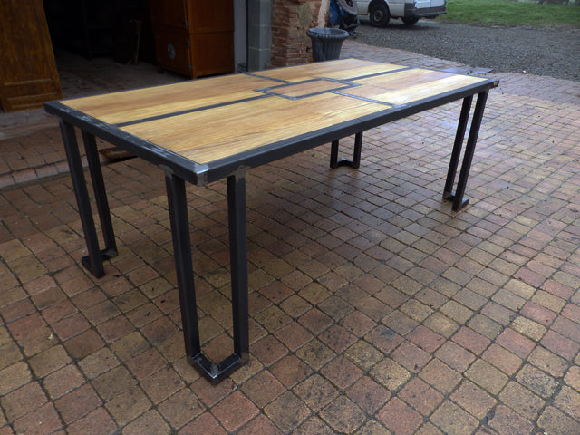 Table bois métal design industriel. Prix de base : 1 250 € Réf 2709