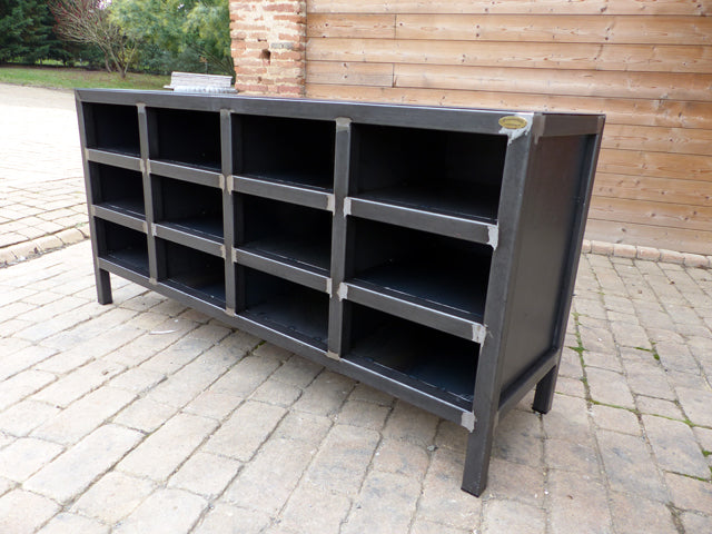 Meuble industriel d'atelier 12 cases PRIX de base: 990€ réf 2715