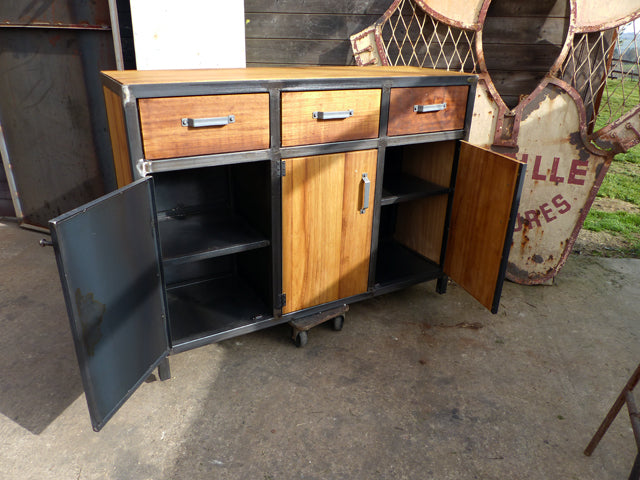 Buffet industriel métal iroko PRIX de base: 1300€ réf 2736