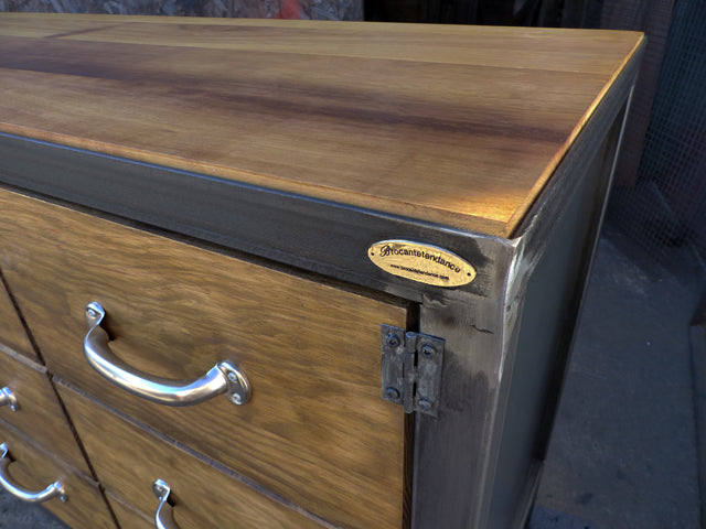 Buffet industriel métal iroko. PRIX de base : 1200 € Réf 2746