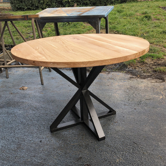 Table industrielle ronde PRIX de base: 950 € réf 3456