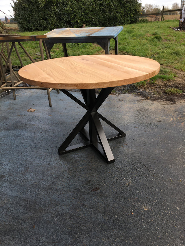 Table industrielle ronde PRIX de base: 950 € réf 3456