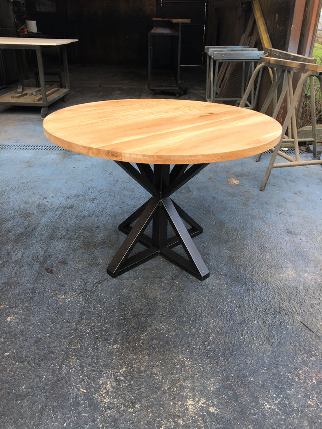 Table industrielle ronde PRIX de base: 950 € réf 3456