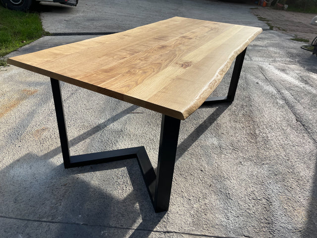 Table à manger design industriel PRIX de base: 1350€ réf 3764