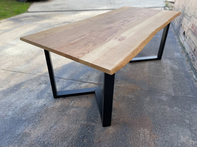 Table à manger design industriel PRIX de base: 1350€ réf 3764