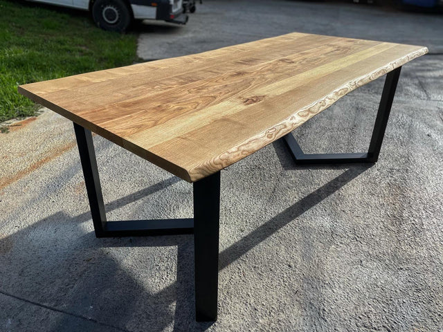 Table à manger design industriel PRIX de base: 1350€ réf 3764