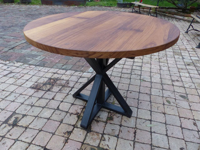 Table industrielle ronde PRIX de base: 950 € réf 3456