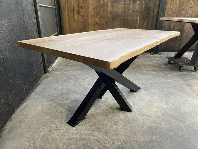 Table piètement MIKADO PRIX de base : 990€ réf 3982