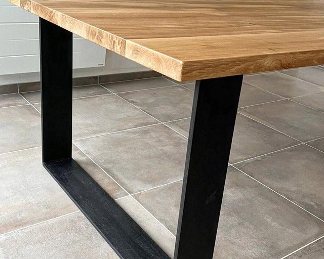 Table piétement fer plat PRIX de base : 2690€ réf 3977