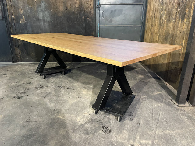 Table industrielle bois et métal patiné PRIX de base: 1490€ réf 3355