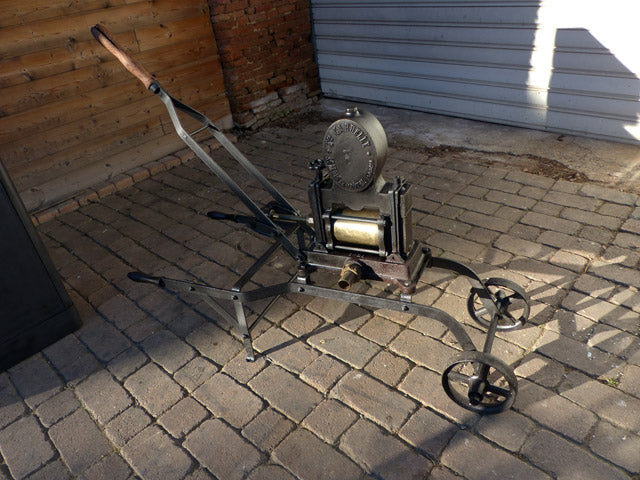 Ancienne pompe à eau vintage