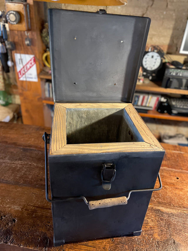 Ancienne glacière métal et bois 1940