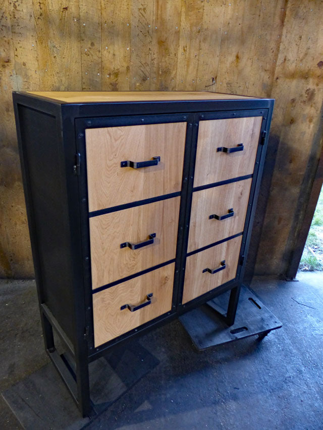 Armoire basse design industriel Réf 3623 Prix de base : 840,00 €