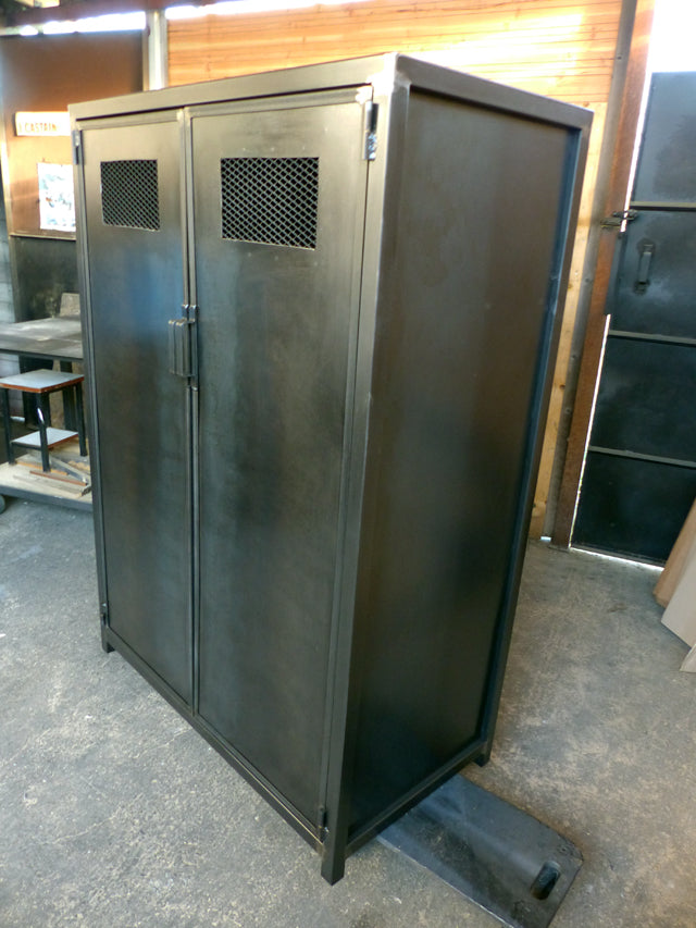 Armoire métal 2 portes 2 tiroirs Réf 3033 Prix de base : 990,00