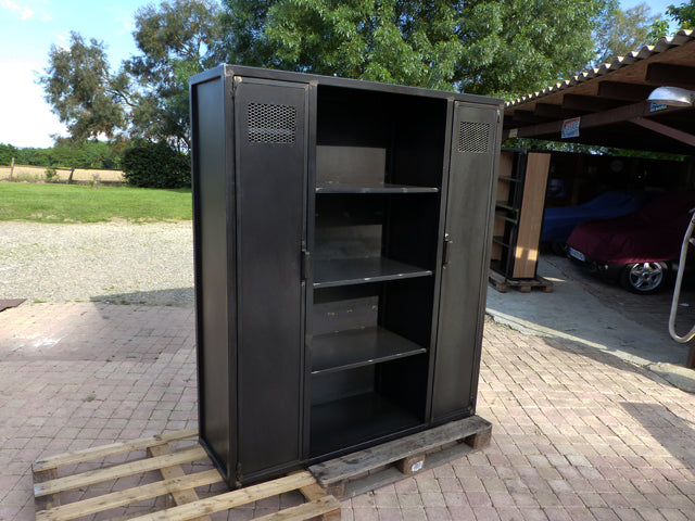 Armoire vestiaire industrielle Réf 3167 Prix de base : 1100,00 €