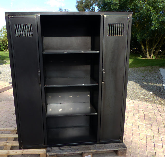 Armoire vestiaire industrielle Réf 3167 Prix de base : 1100,00 €