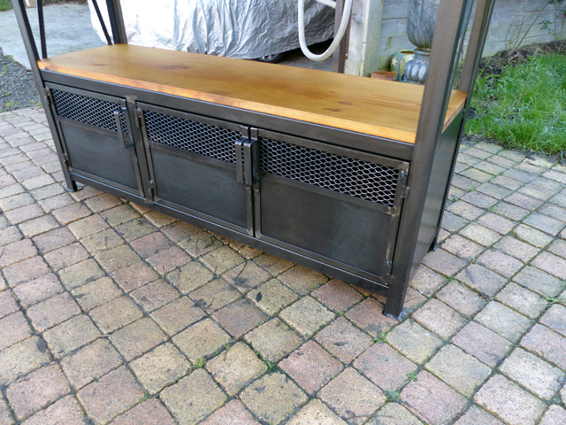 Bibliothèque industriel portes grillagées PRIX de base : 1100€ réf 3309