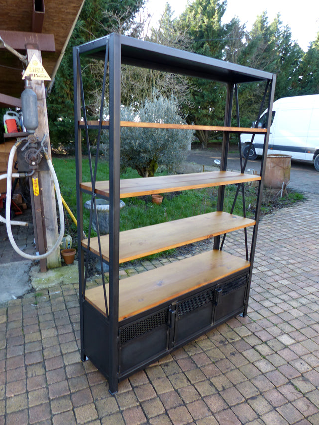 Bibliothèque industriel portes grillagées PRIX de base : 1100€ réf 3309