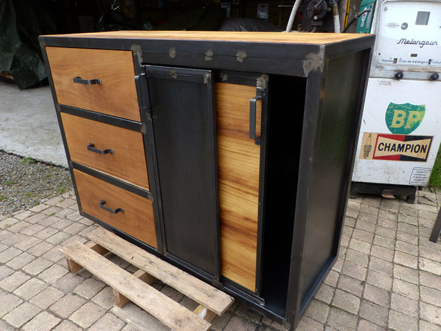 Buffet 3 tiroirs 3 portes coulissantes PRIX de base: 1350€ réf 3354