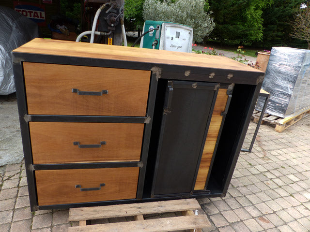 Buffet 3 tiroirs 3 portes coulissantes PRIX de base: 1350€ réf 3354