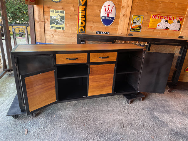 Buffet 2 tiroirs 4 portes PRIX de base: 1500€ réf 3457
