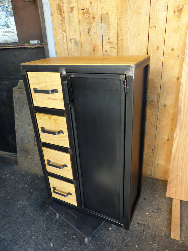 Buffet industriel 4 tiroirs 1 portes
