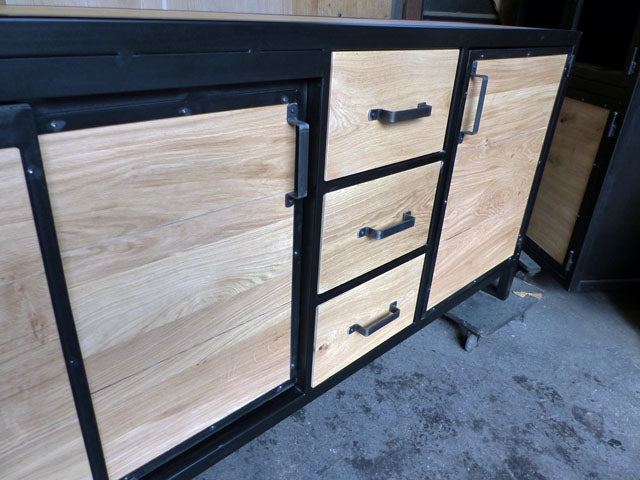 Buffet industriel 3 portes et 3 tiroirs PRIX de base: 1600€ réf 3499